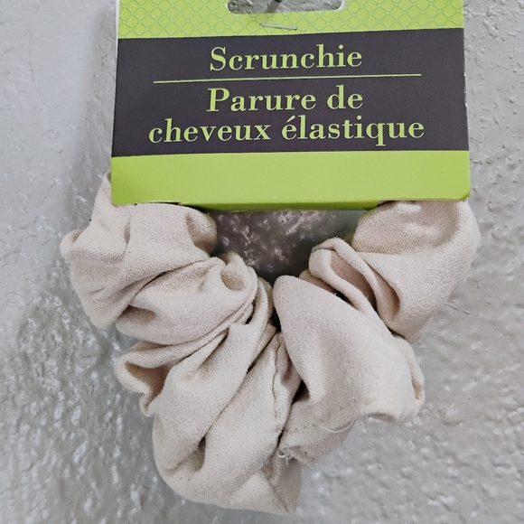 Scrunchie Accessory Perfect, Durable Material - Picture 2 of 2